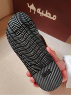 حذاء مانع للانزلاق