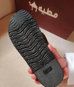 حذاء مانع للانزلاق