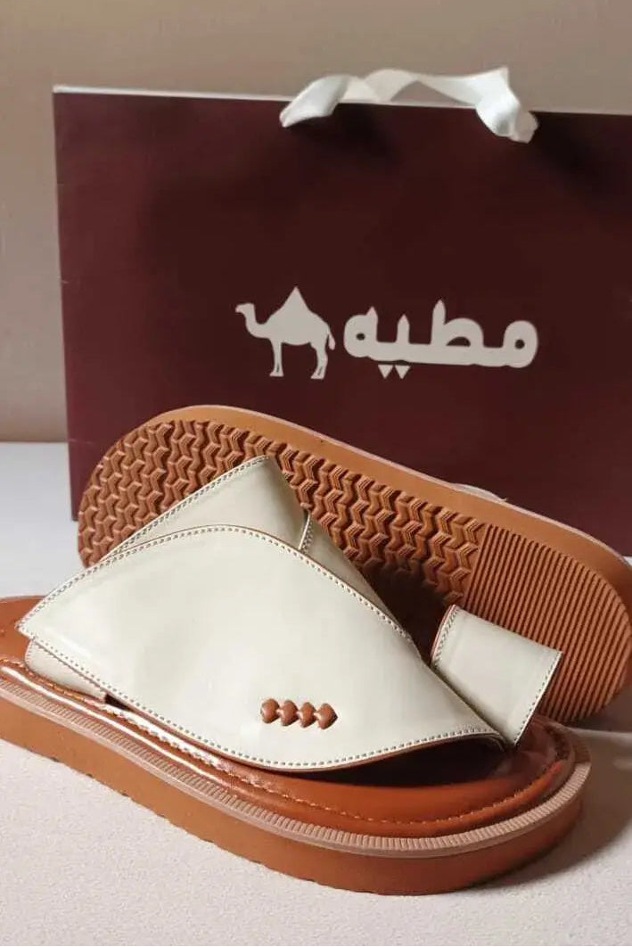 حذاء شرقي رجالي