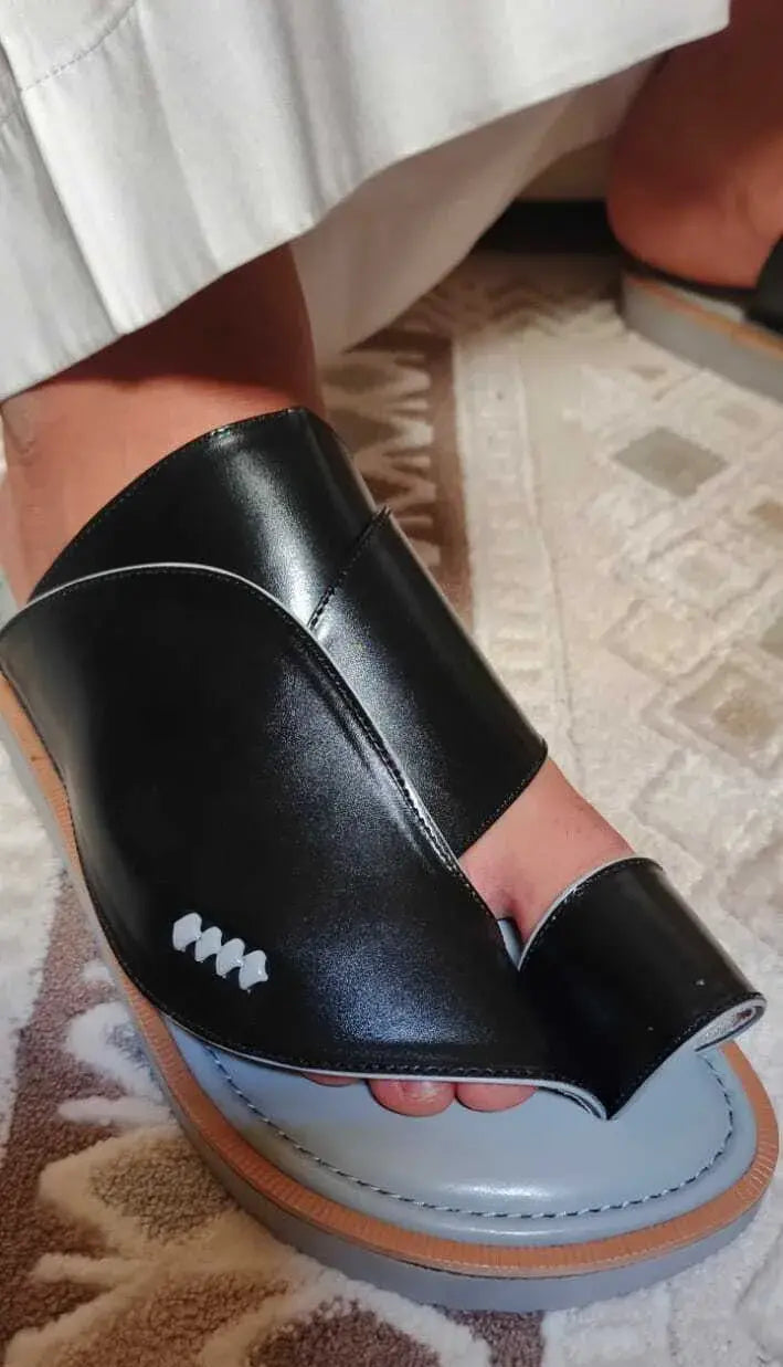 حذاء شرقي طبي