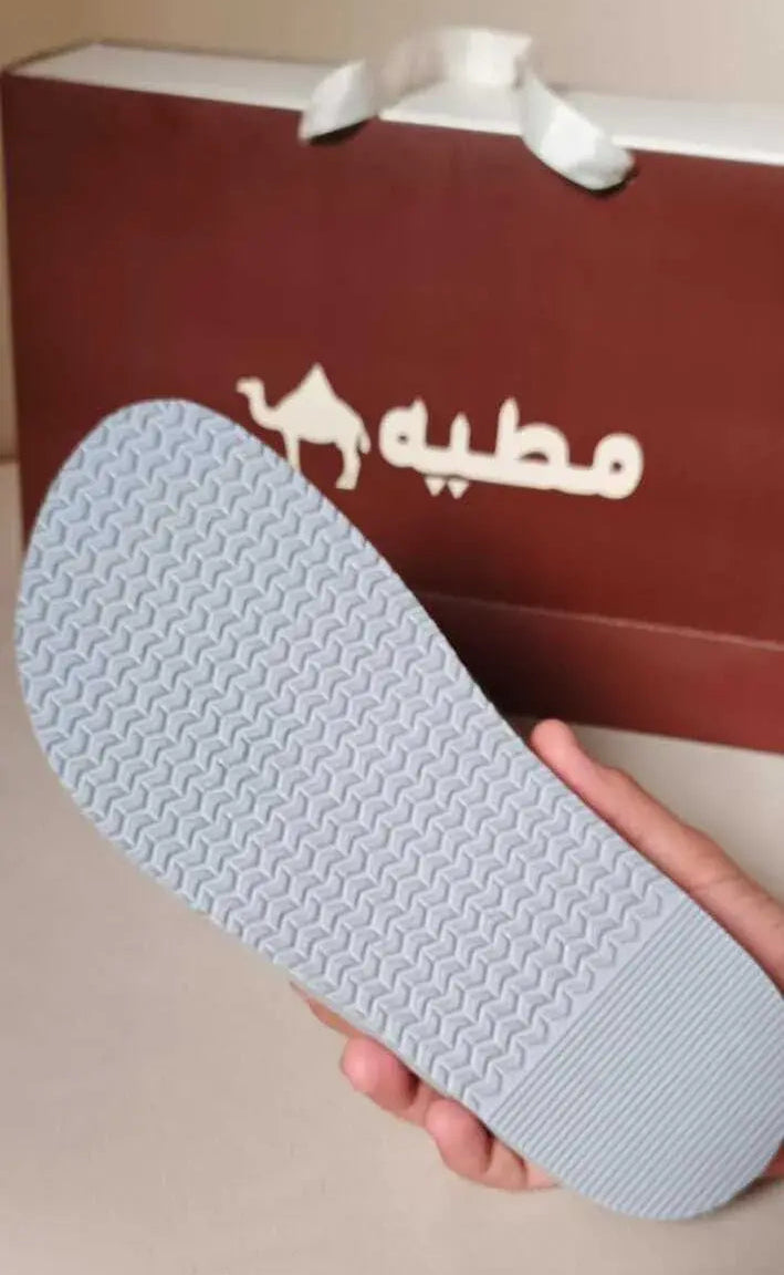 حذاء شرقي طبي