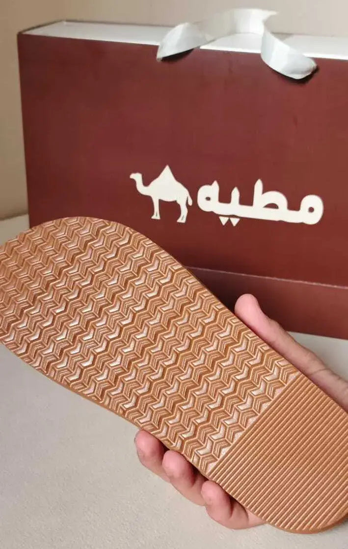 حذاء شرقي رجالي