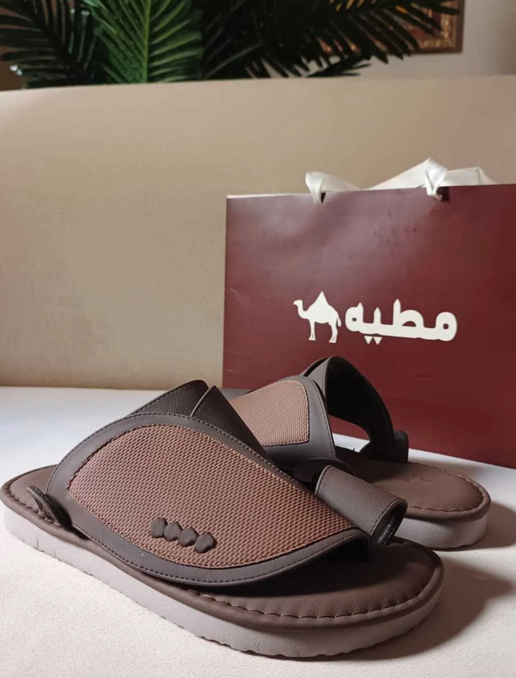 حذاء شرقي مريح طوال اليوم